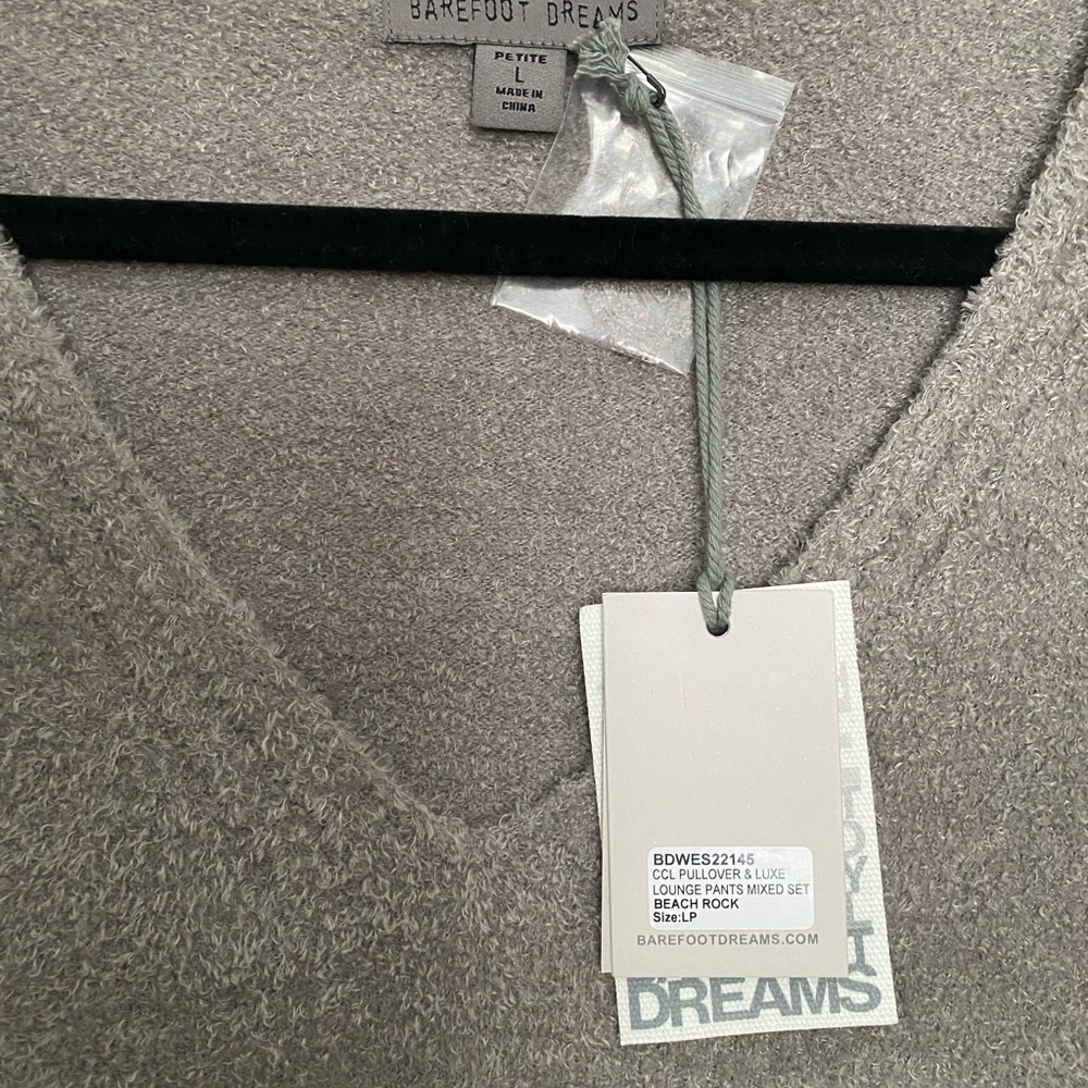 Barefoot Dreams new Cozy chic Pullover. NWT